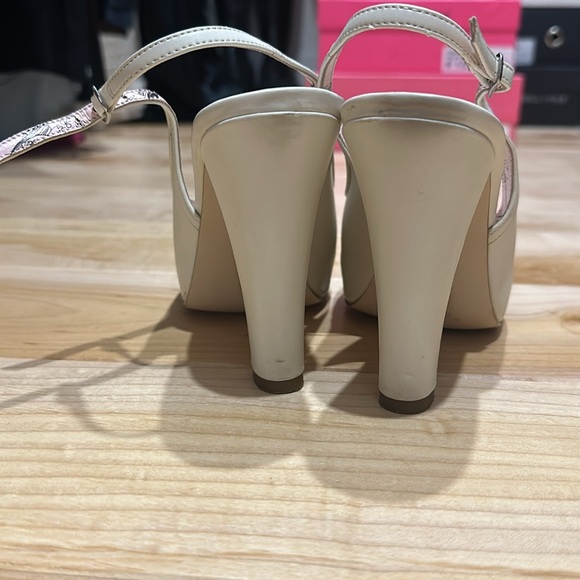 Fornarina sling back heels. Cream color. Size 6. - Picture 3 of 4